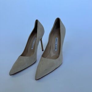 Manolo Blahnik BB 90 Light Beige Suede Pointed Toe Pumps, Size 39